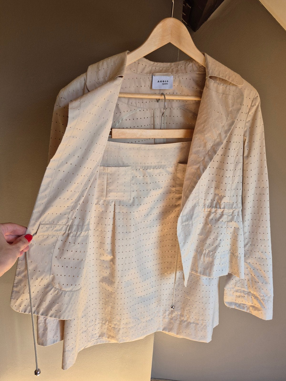 Akris Punto beige luxe rok en blazer set maat M, Kleding | Dames, Gelegenheidskleding, Beige, Ophalen of Verzenden