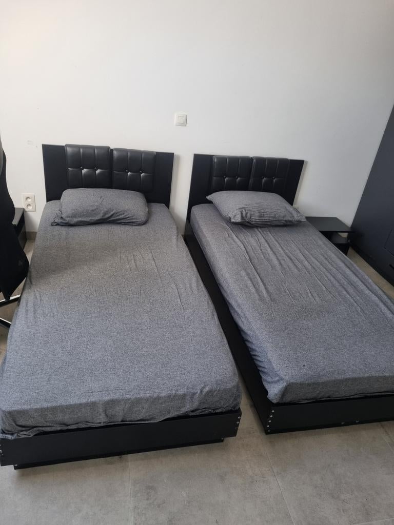 Twee bedden met nachtkasten, Ophalen of Verzenden, Zwart