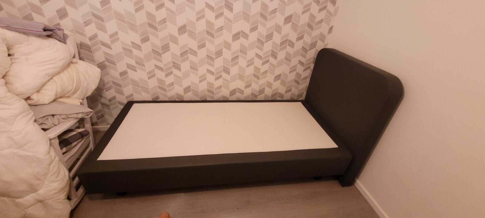 Twijfelaars bed boxspring merk revor, Maison & Meubles, Enlèvement