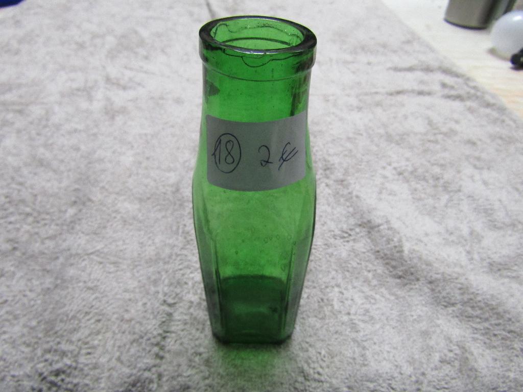 Kleine groene gegoten glazen fles H15-DF4.5-DG3.5, 700 g, Antiek en Kunst, Ophalen of Verzenden