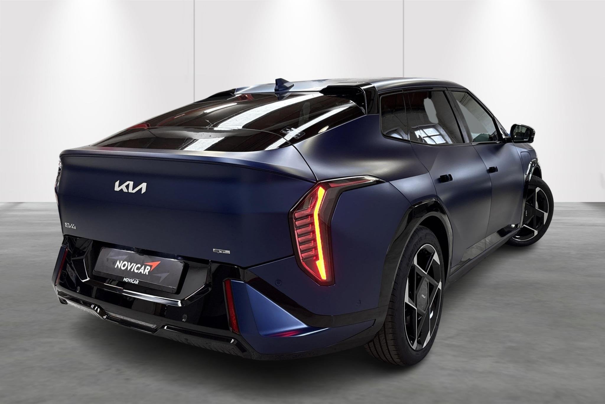 KIA EV4 BEV 81,4 kWH GT Line - FULL OPTION! + PANO + LEDER, Auto's, 81 kWh, Stof, Gebruikt, https://public.car-pass.be/vhr/730b7134-10c2-45a2-81ca-c959f13ad732