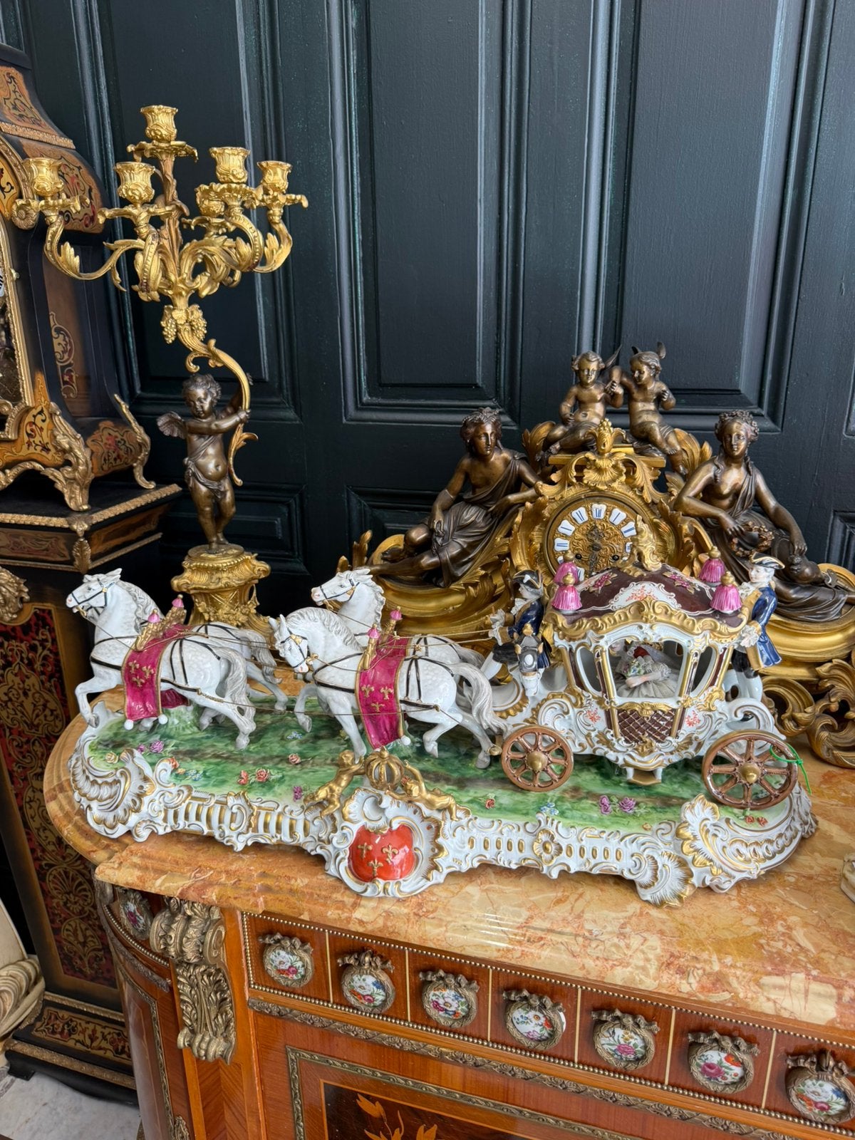 Calèche ancienne en porcelaine avec 4 chevaux, Enlèvement