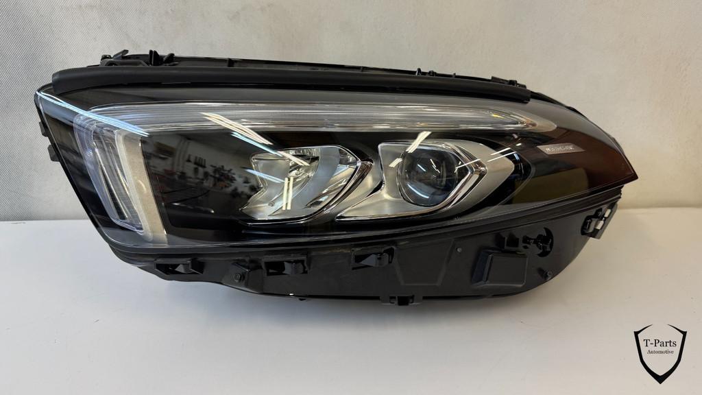 Phare gauche Mercedes Classe A A1779064703 NEUF ampoule w177, Neuf, Mercedes-Benz AG, Mercedes-Benz, Mercedesstrasse 120
70372  Stuttgart, DE