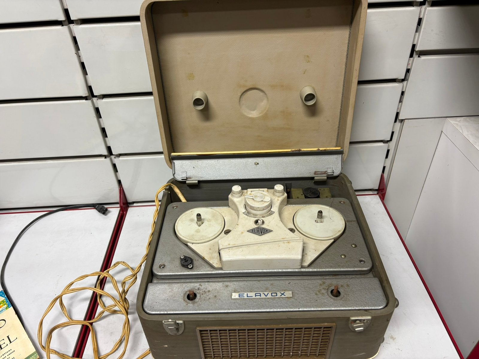 Magnétophone à bandes ELAVOX -  50/60 – Déco / Restauration, TV, Hi-fi & Vidéo, Enregistreurs audio, Enlèvement, Magnétophone défectueux