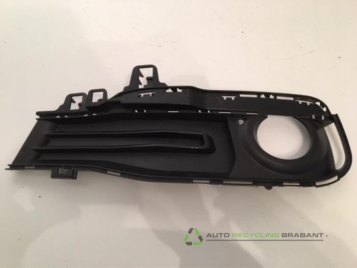 Plaque de protection feu antibrouillard gauche d'un BMW 3-Se, -, 3 mois de garantie, Utilisé, -