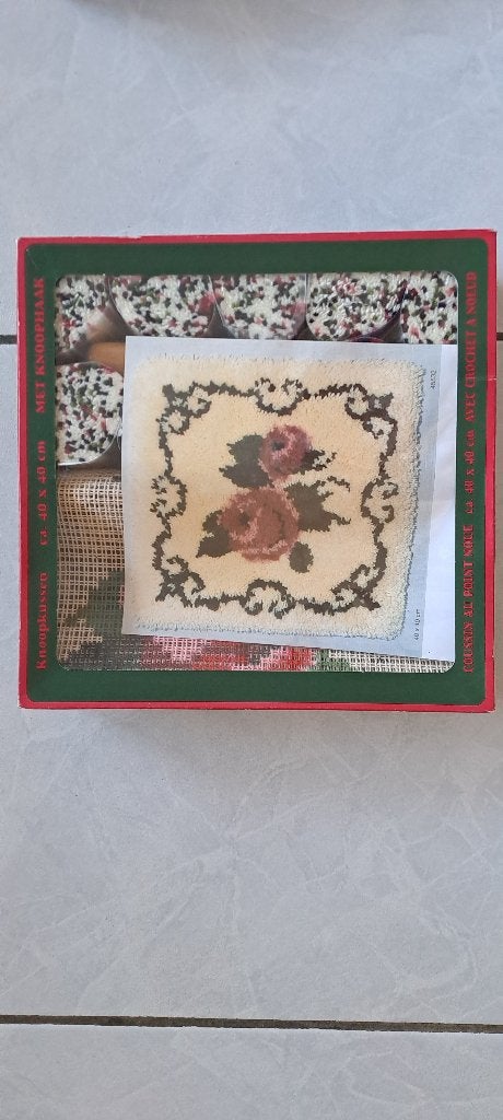 Knoopkussen SMYRNA smirna met roosjes 40x40 cm NIEUW knutsel, Ophalen, Nieuw, Meerkleurig, Natuur en Bloemen