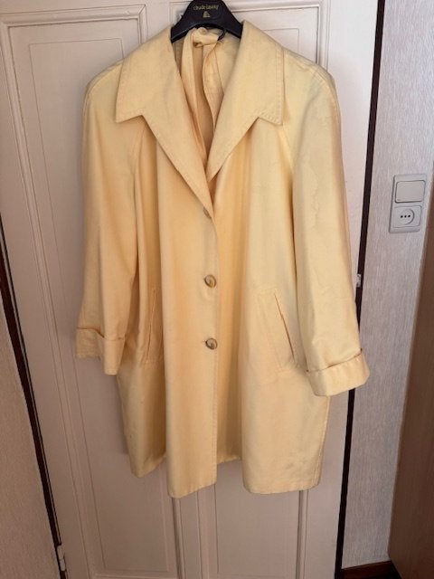Nieuwe jas voor dames –imperm.- vanille kleur – Maat 42/44, Kleding | Dames, Geel, Maat 42/44 (L), Nieuw, Ophalen of Verzenden