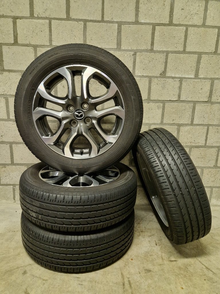 Originele Mazda 2 velgen met banden 16 inch, Pneus et Jantes, 16 pouces, Véhicule de tourisme, Pneus été