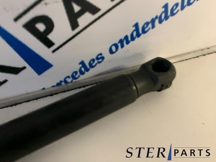 Amortisseur capot moteur gauche d'un Mercedes E-Klasse, 3 mois de garantie, Utilisé, -, -