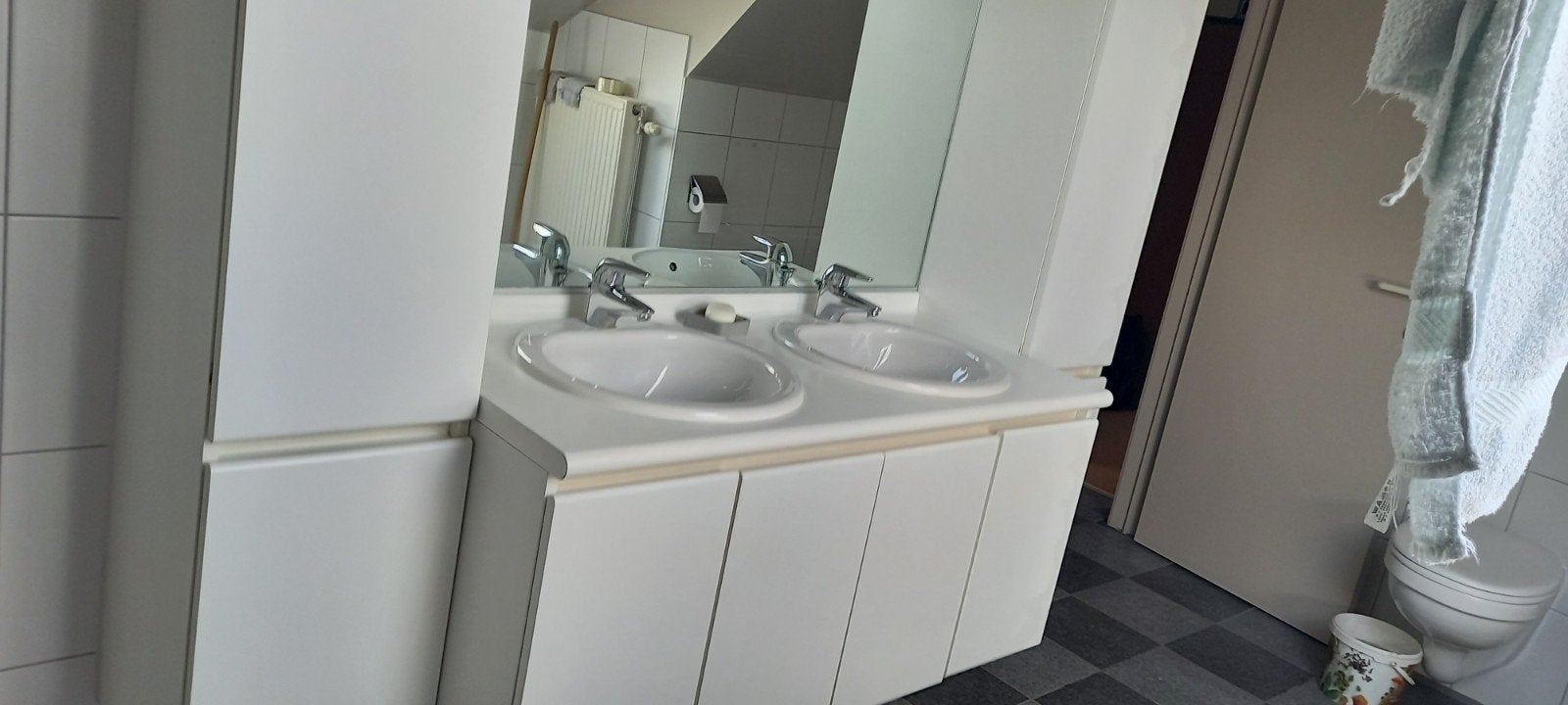 Grand meuble de salle de bain, Enlèvement