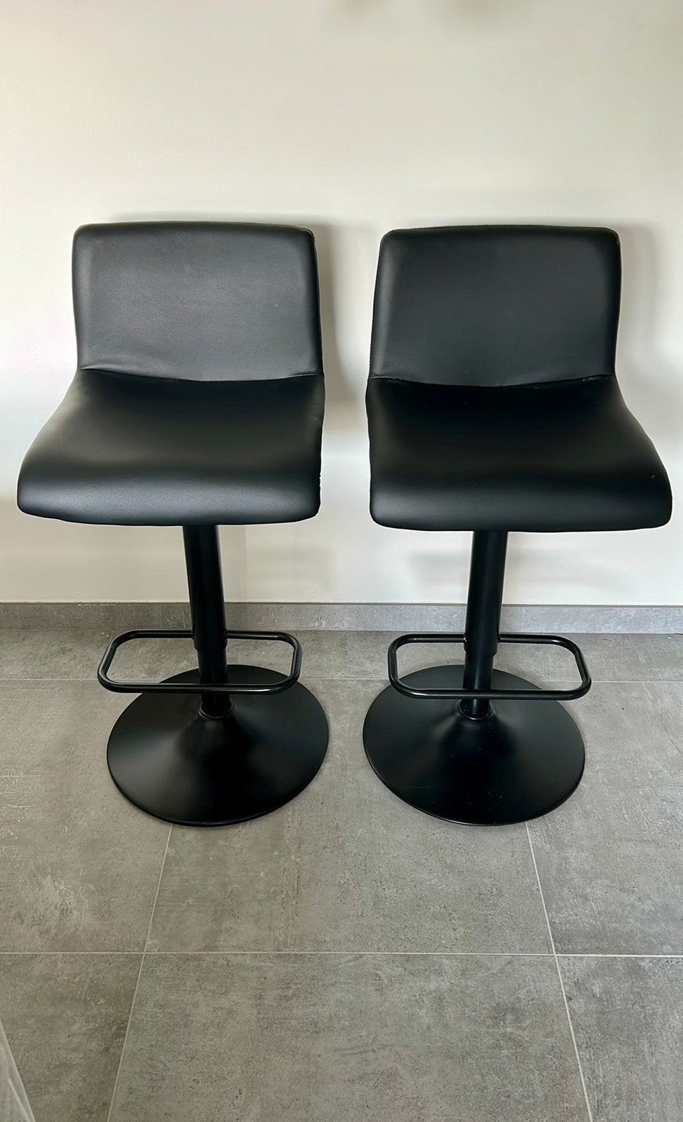 2 Sean Barstoelen (Verstelbaar) - Leer - 50€/STUK, Gebruikt, 60 tot 90 cm, Ophalen of Verzenden, In hoogte verstelbaar