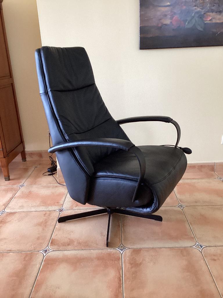 Prachtige elektrische sta-op stoel Prominent(als nieuw), Huis en Inrichting, Fauteuils, Ophalen, Zo goed als nieuw, Leer, Hukla himolla Medilax revilax zero gravity de toekomst velderhof