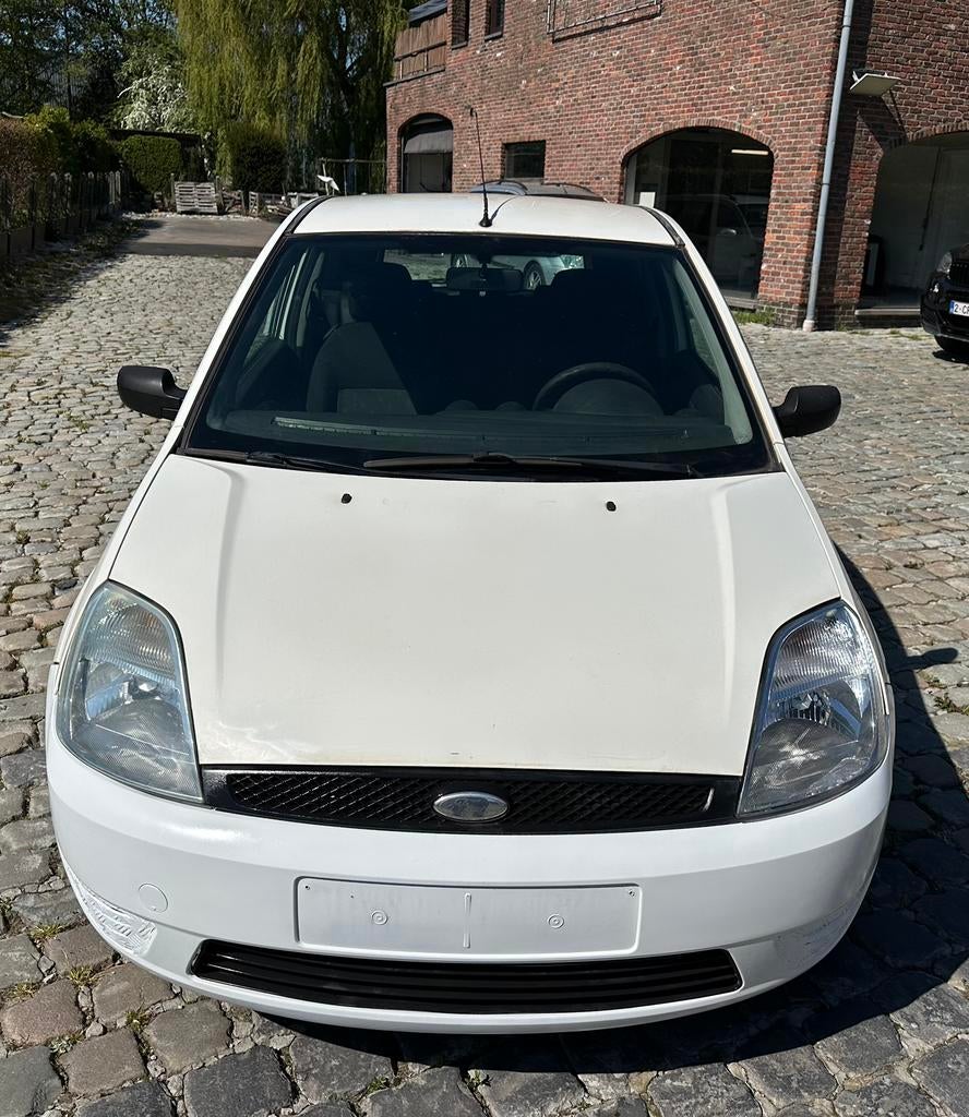 Ford fiesta benzine euro 4 gekeurd, Auto's, Voorwielaandrijving, Stof, 4 cilinders, Wit