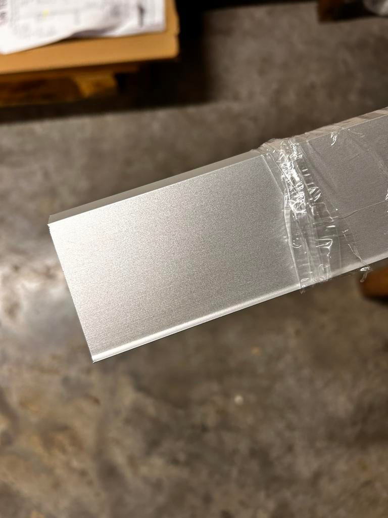 Aluminium plinten 32 lopende meter NIEUW in de verpakking, Ophalen, Nieuw