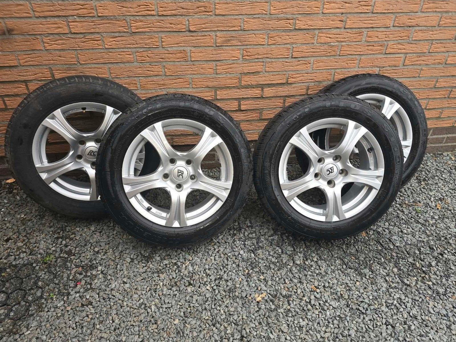 winterbanden op velg 205 60 16, Autos : Pièces & Accessoires, Pneus et Jantes, Pneus hiver, 16 pouces, Véhicule de tourisme
