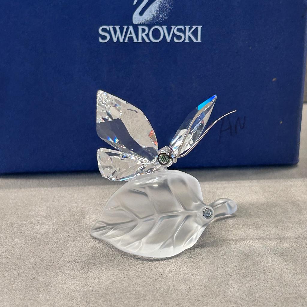 Swarovski Vlinder op blad, Verzamelen, Swarovski, Ophalen of Verzenden, Nieuw, Figuurtje