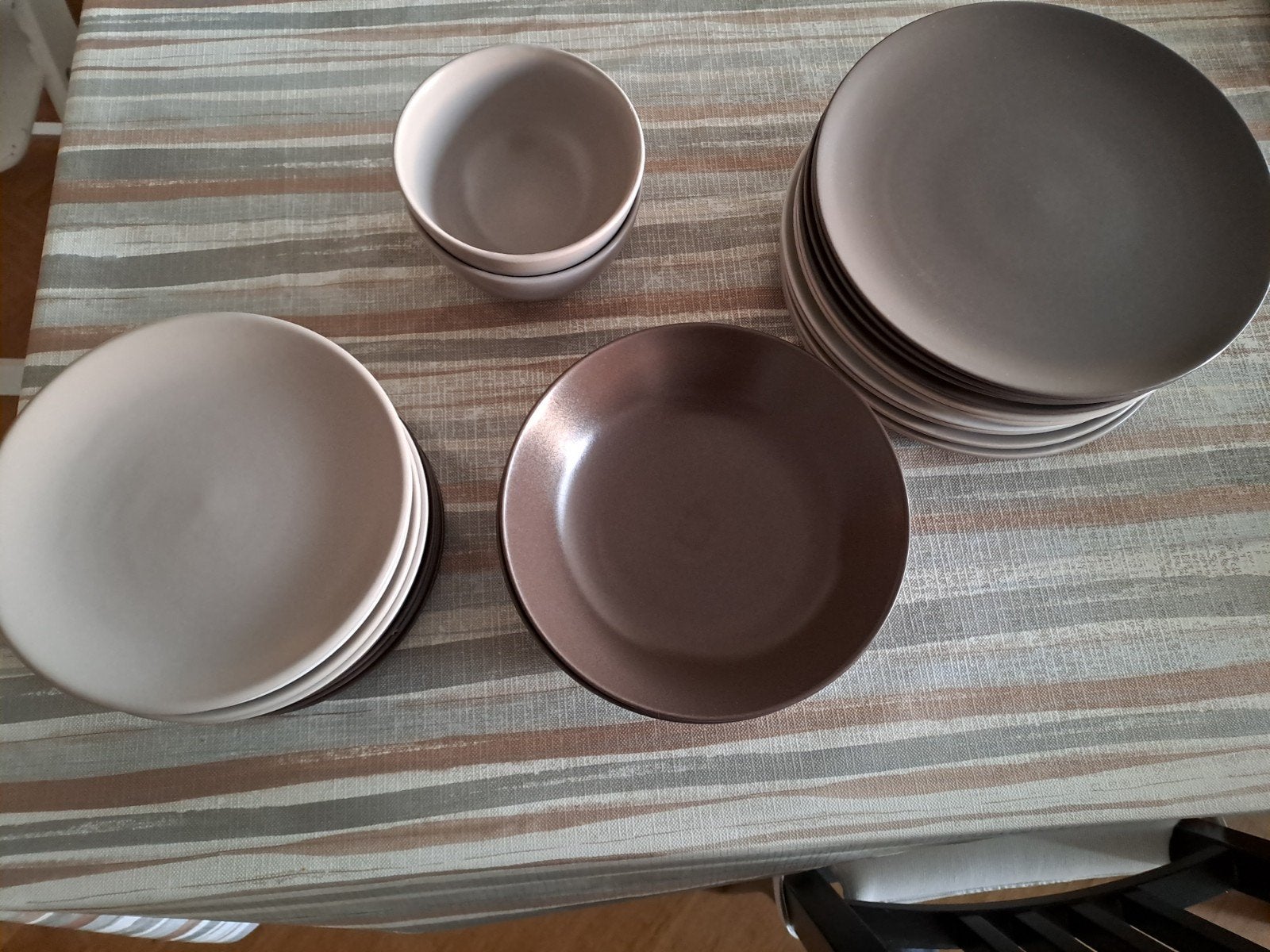 Vaisselle à donner, Maison & Meubles, Assiettes(s), Poterie, Enlèvement, Utilisé