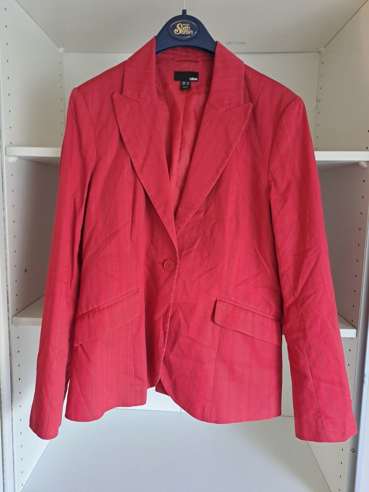 T 42 Blazer rouge à fines rayures blanches et noires, H&M, Enlèvement ou Envoi, Porté, Manteau