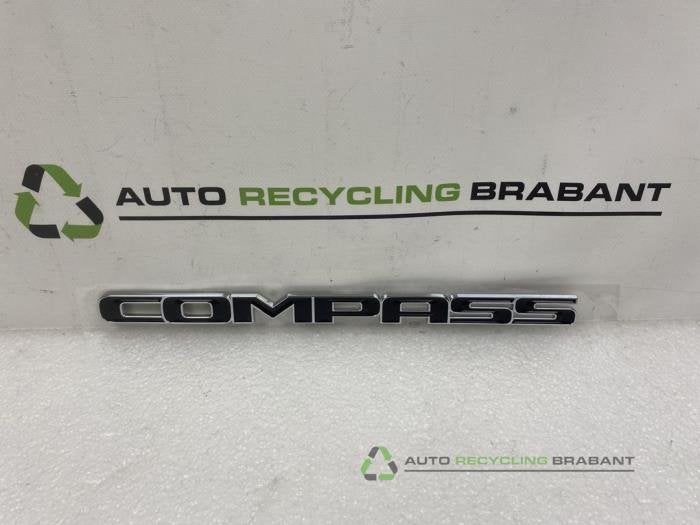 Embleem van een Jeep Compass, Gebruikt, -, -, Ophalen of Verzenden