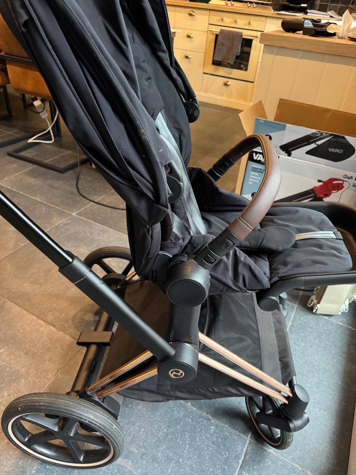 Cybex E-priam elektrisch, Ophalen, Zo goed als nieuw, Zonnekap