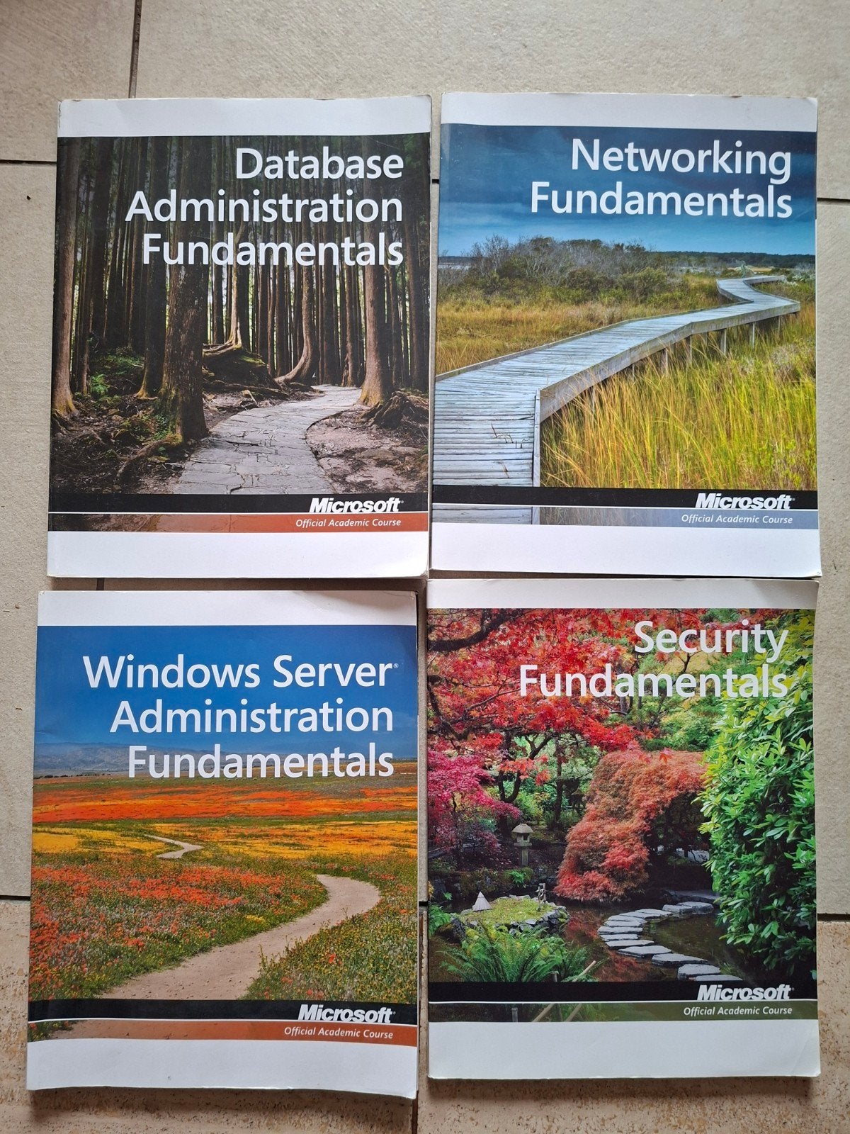 Set van 4 Microsoft MTA IT Studieboeken (Official Academic C, Livres, Informatique & Ordinateur, Enlèvement ou Envoi, Utilisé
