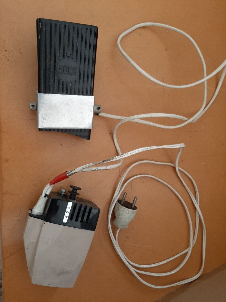 pedale + moteur electrique de machine a coudre, Enlèvement ou Envoi, Utilisé, Accessoires
