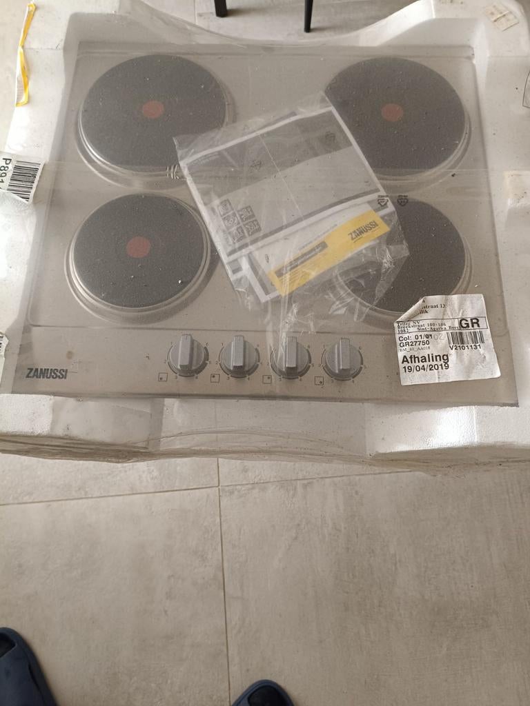 Cuisinière électrique Zanussi 60cm 4 zones inox, Electroménager, Enlèvement