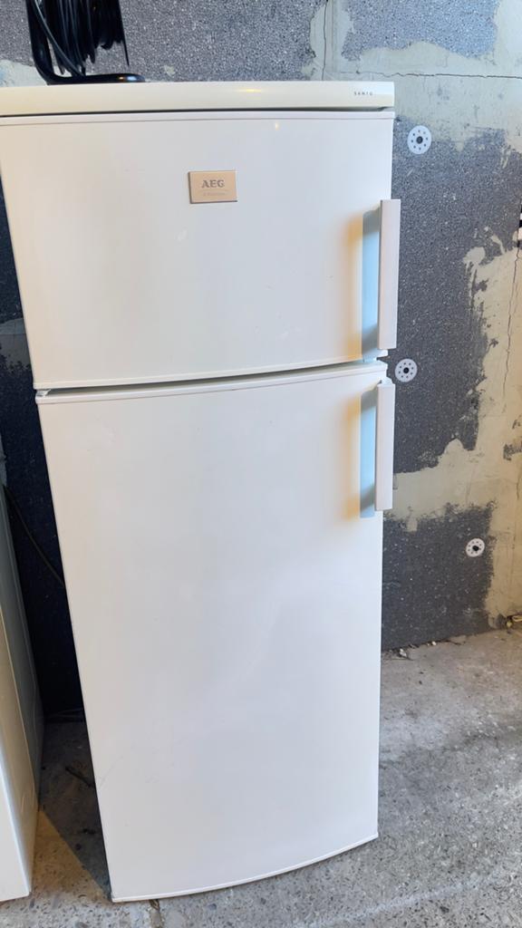 frigo congélateur A E G en bon etat A class !, Electroménager, Réfrigérateurs & Frigos, Classe énergétique A ou plus économe, 120 à 140 cm