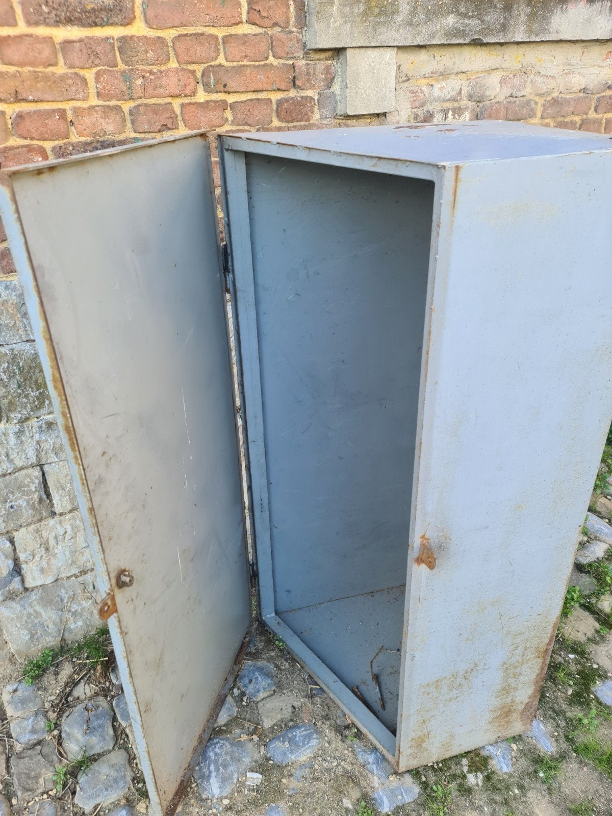 Coffre métallique L130 p50 hauteur de 35 à 55cm, Enlèvement