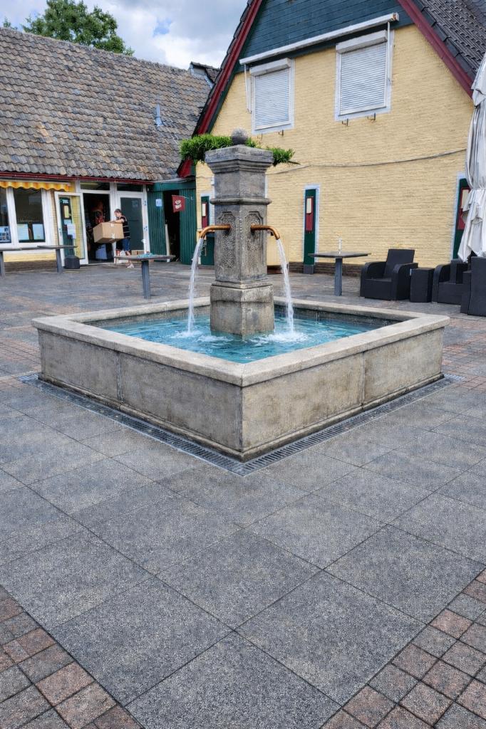 Franse dorpsfontein, Tuin en Terras, Ophalen, Nieuw, Beton, Fontein