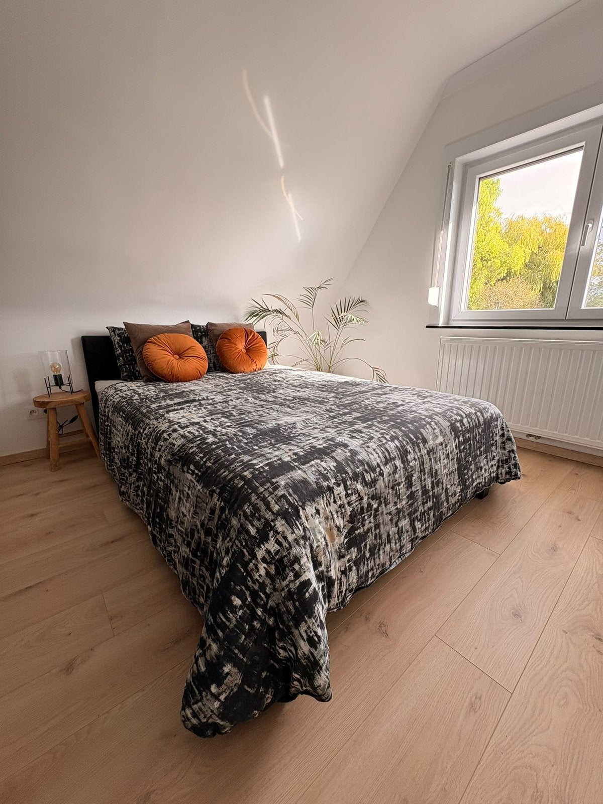 Tweepersoonsbed met koudschuimmatras en 2 lattenbodems
