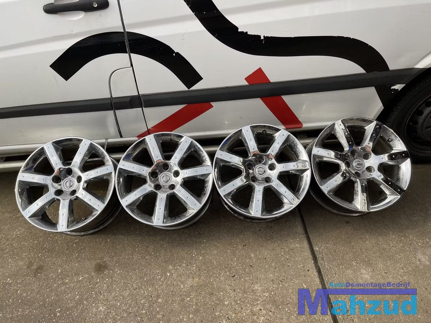 Nissan Chrome velgen 17 Inch 5x114.3, Auto-onderdelen, Takashima 1-chome 1-1
220-8686  Yokohama, Band(en), NISSAN_SR@mail.nissan.co.jp