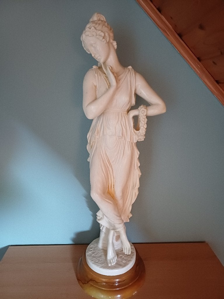 beeld en vaas in marmer, Sur socle, Statue, 1 mètre - 2 mètres, Autres sujets