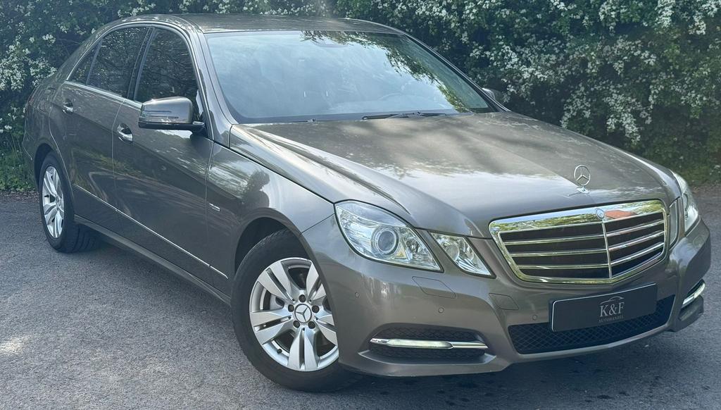 Mercedes E200 Avant-garde facelift 1ste eigenaar, Auto's, Euro 5, Achterwielaandrijving, Zwart, 4 cilinders