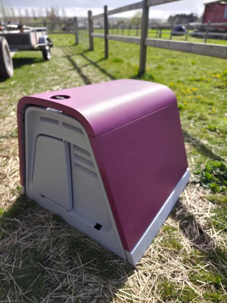 Omlet Eglu Go kippenhok – roze – nieuwstaat, Animaux & Accessoires, Volatiles | Accessoires, Enlèvement