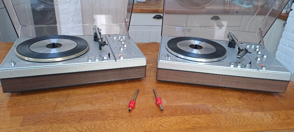 2 x Philips 22GF660 platenspeler met spindles, Philips, Tourne-disque, Enlèvement, Automatique