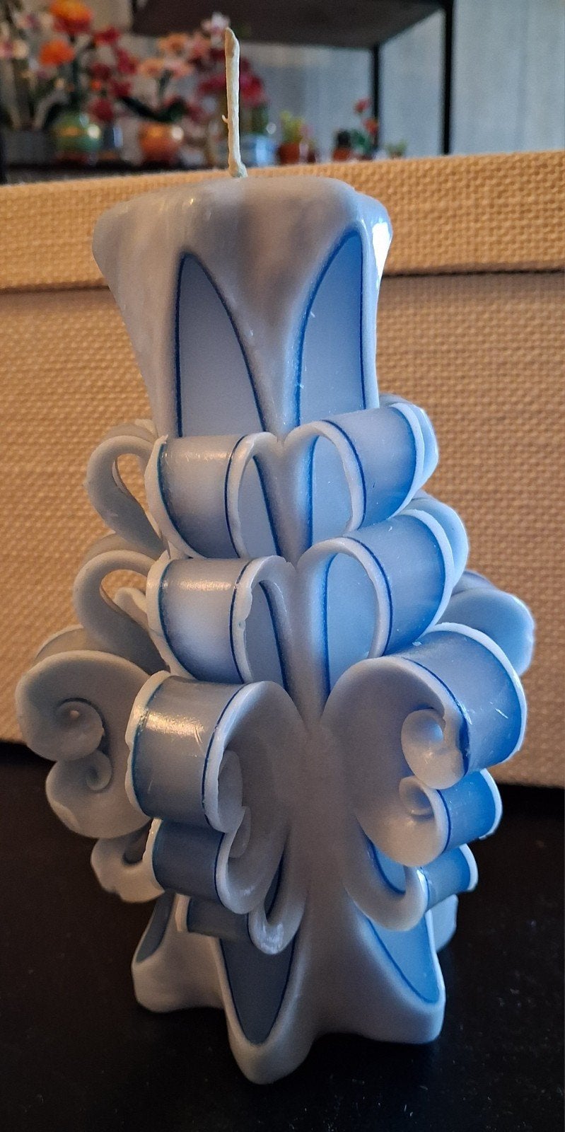 Decoratieve gesneden kaars, blauw en wit, Huis en Inrichting, Woonaccessoires | Kandelaars en Kaarsen, Ophalen, Blauw, Kaars