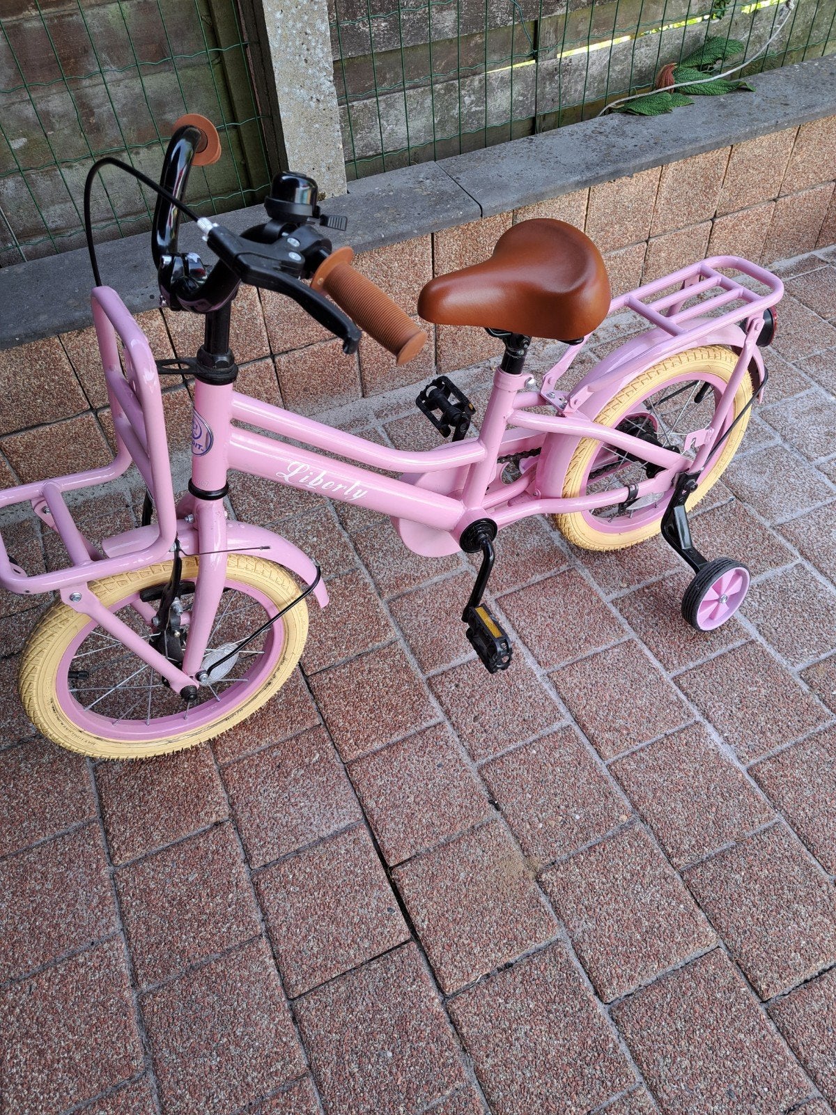 kinderfiets met zijwieltjes 14 inch - gereserveerd, Fietsen en Brommers, Ophalen, Terugtraprem, Zijwieltjes, Gebruikt
