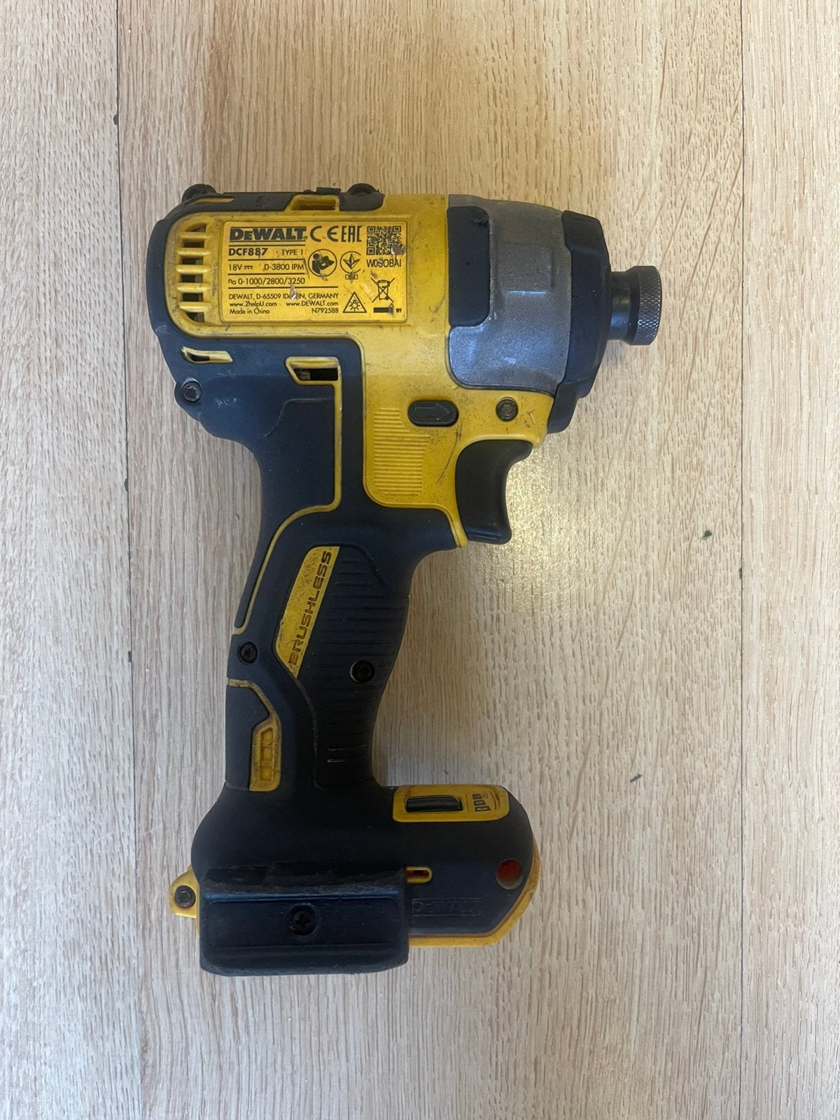 Visseuse à chocs DeWalt DCF887 18V XR Brushless, Bricolage & Construction, Outillage | Foreuses, Enlèvement, Comme neuf