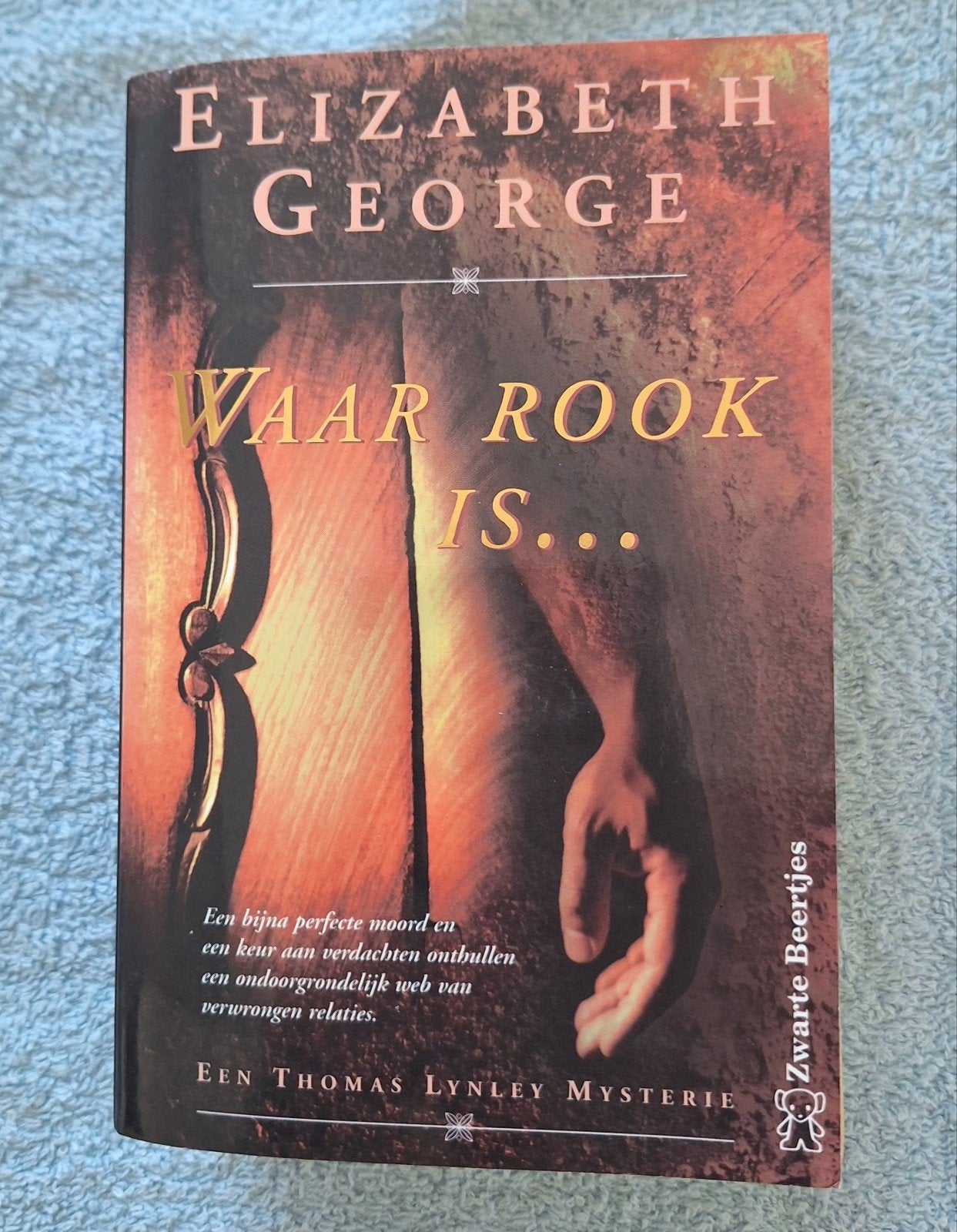 Elizabeth George - Waar rook is..., Livres, Thrillers, Enlèvement ou Envoi, Elizabeth George