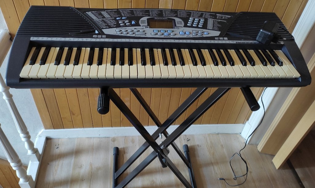 Clavier Bontempi PM 746 avec pied repliable, Musique & Instruments, Claviers, Utilisé, 61 touches, Autres marques, Connexion MIDI