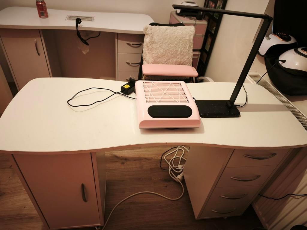 Manicure tafel+2 lampen+afzuiging+kussen, Ophalen