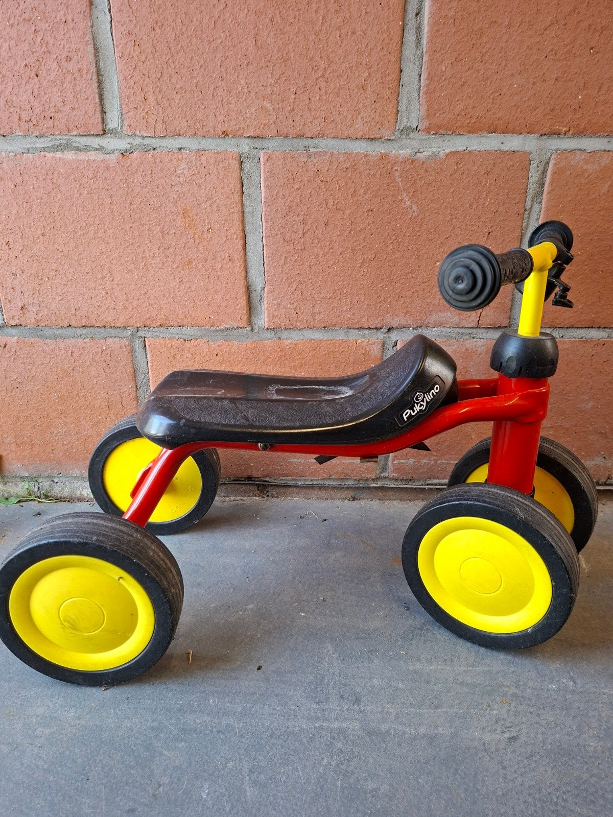Loopfietsje 4 wielen Pucky rood, Ophalen, Gebruikt, Loopfiets