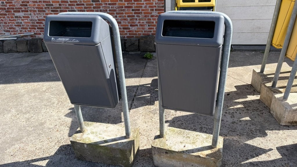 Buiten vuilnisbak  afvalbak op paal, Huis en Inrichting, 40 liter of meer, Ophalen, Gebruikt, Metaal