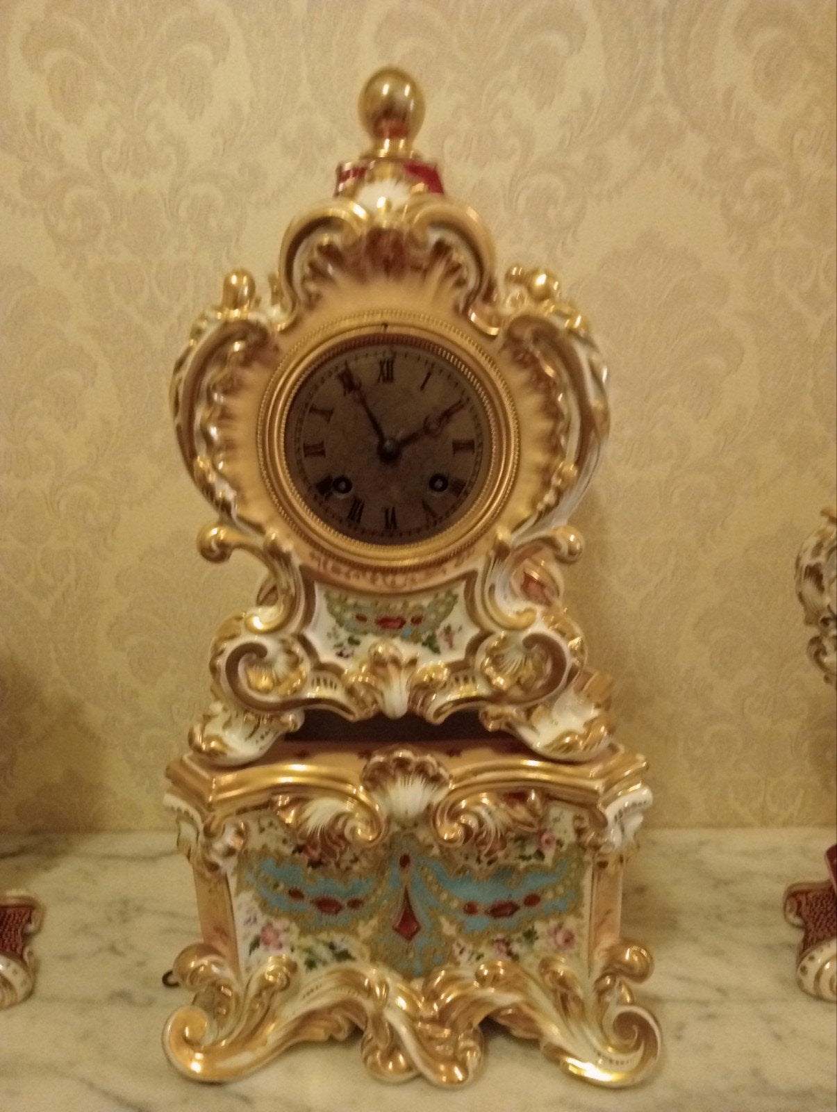 Porselein schouwgarnituur 1835-1855 Rococo stijl Jacob Petit, Ophalen