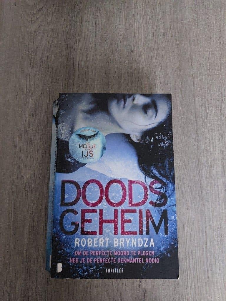 Doods Geheim- Robert Bryndza, Boeken, Ophalen, België, Robert Bryndza, Zo goed als nieuw