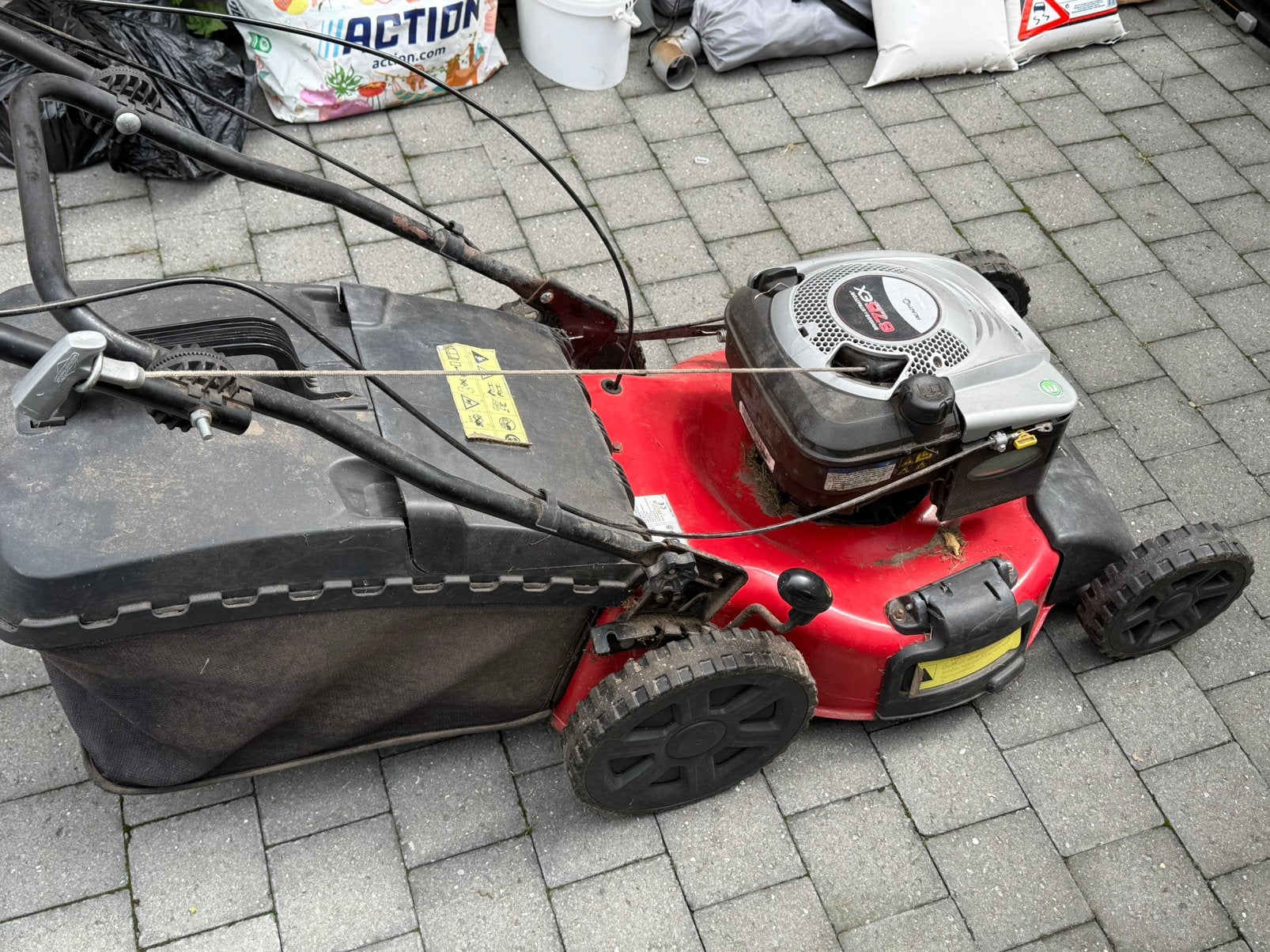 Krachtige zelftrekkende grasmaaier, Jardin & Terrasse, Tondeuses à gazon, Enlèvement, Comme neuf, Sac de ramassage