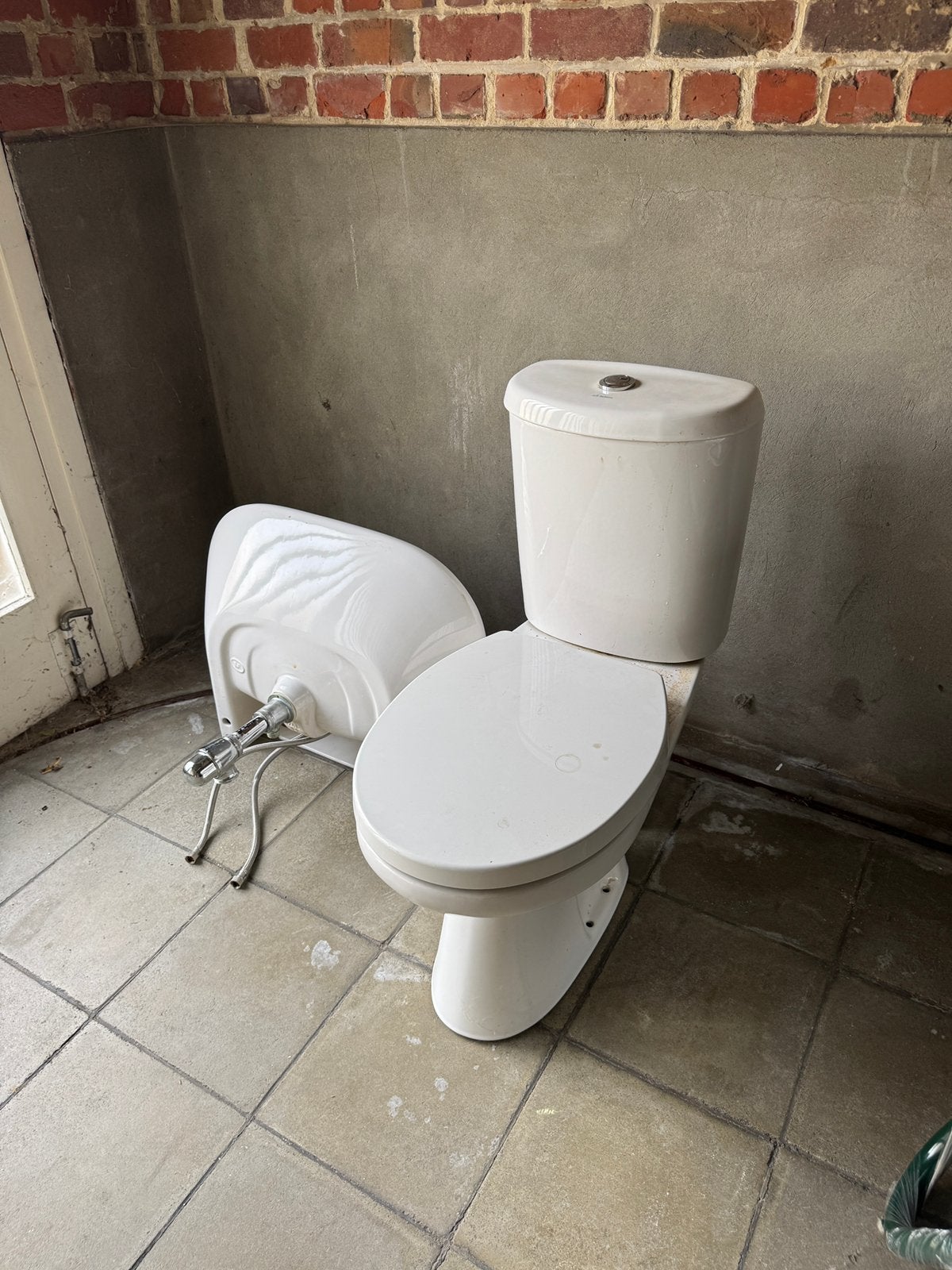 Gratis op te halen! Lavabo + toilet, Ophalen, Zo goed als nieuw, Toilet