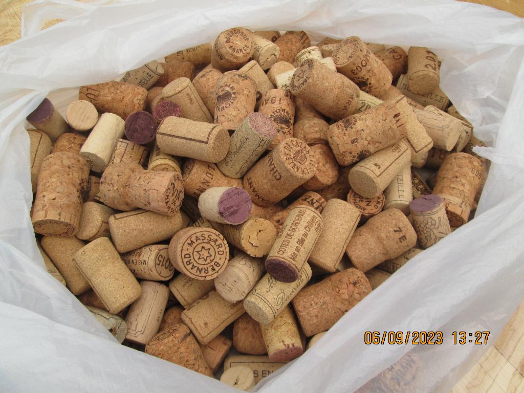 Bouchons de Liège pour bricolage (par 1 kg = 180 bouchons), Enlèvement, Comme neuf, Bricolage