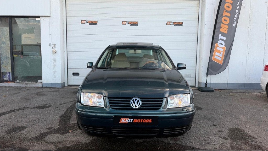 VOLKSWAGEN BORA * GARANTIE * AIRCO, Auto's, Voorwielaandrijving, Dealer onderhouden, Stof, 4 cilinders